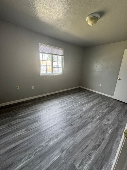 Building Photo - 672 Las Palmas Ave