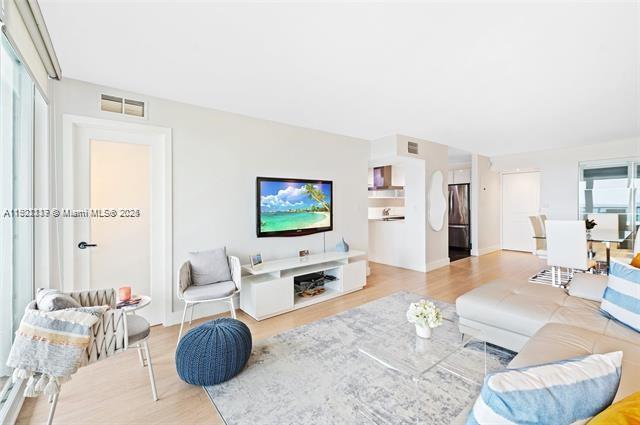 Building Photo - 100 Bayview Dr