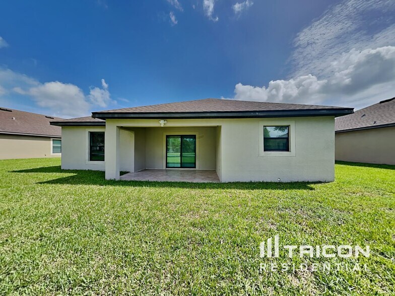 Building Photo - 2467 Winnipeg Dr