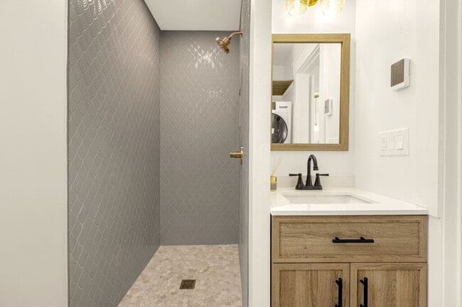 Building Photo - Stylish Ivy Wild 1-Bedroom with Heated Floors & Private Garage