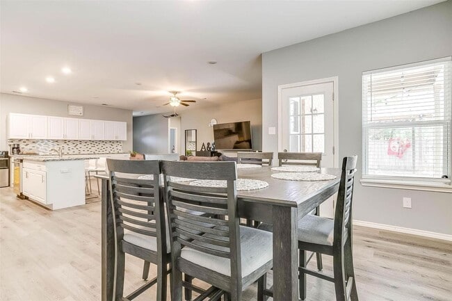 Building Photo - Great 4 Bed, 2 Bath in South Arlington- Mansfield ISD-  76001