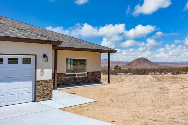 Building Photo - 10201 Crest Rd