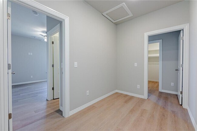 Building Photo - 1403 SW Casuarina Dr