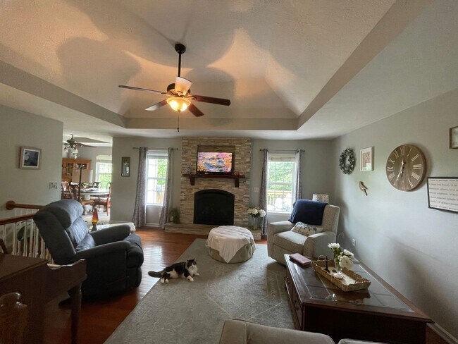 Building Photo - PRE-LEASING - Fully Furnished 6mo Short Term Rental in Ozark