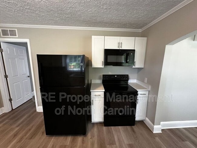 Building Photo - 204 Moore Dr