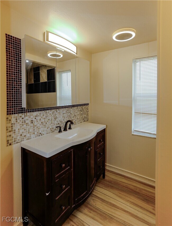 Building Photo - 1366 Nimrod St