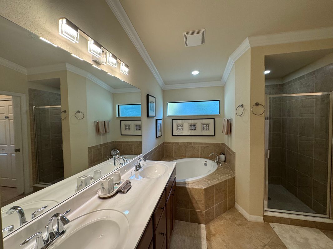 Building Photo - 9844 Venezia Cir