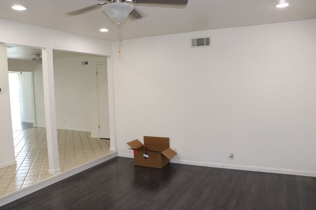 Building Photo - Evergreen 3 Bedroom