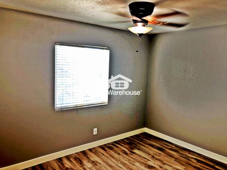 Building Photo - 7528 N 47th Dr