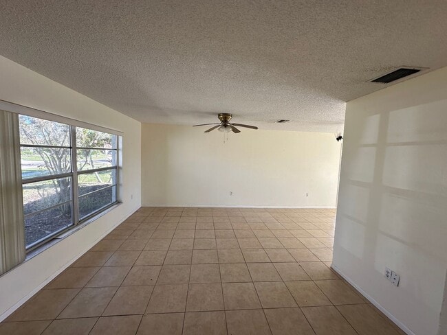 Building Photo - Spacious 4-Bed Pool Home in Gulf Gate East - Available Now!