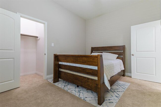 Building Photo - 3034 Hickory Springs Ln