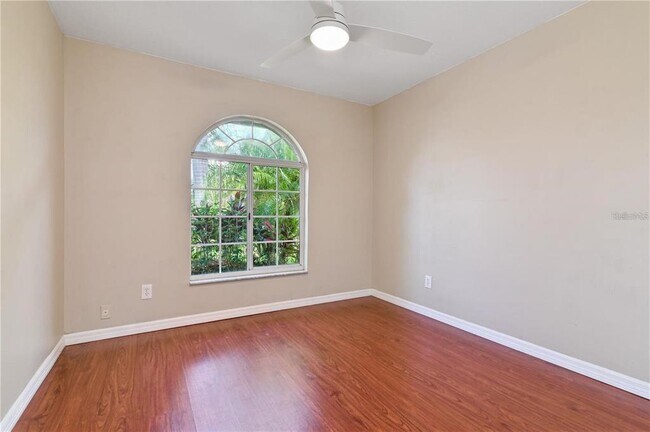 Building Photo - 929 Robinson Ave