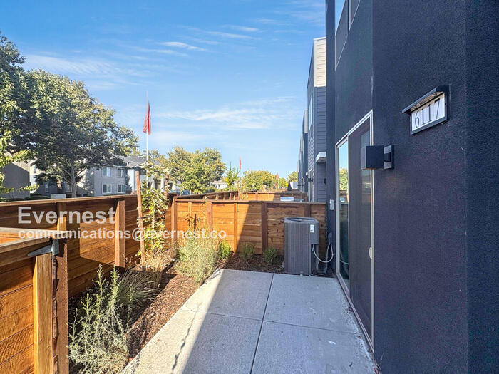 Building Photo - 6117 Bridgecross Dr