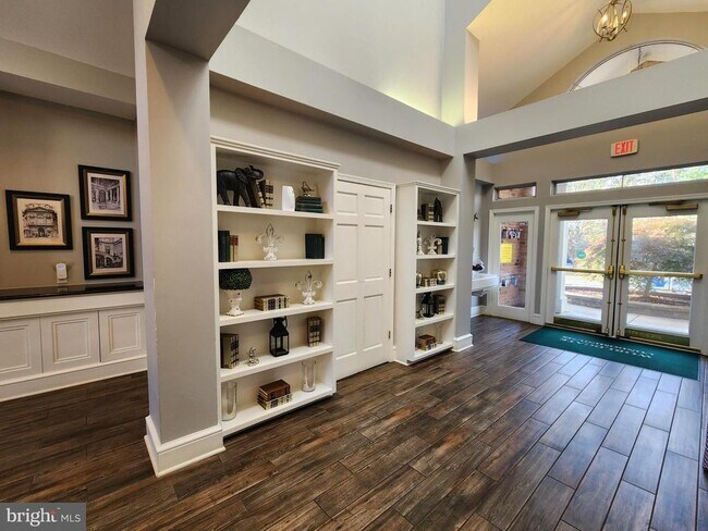 Building Photo - 2204 Westcourt Ln