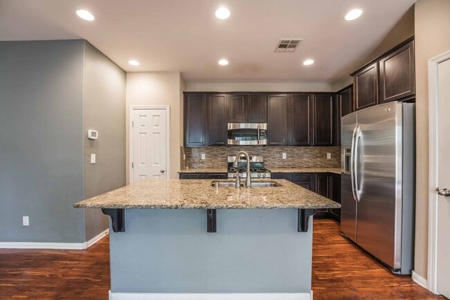Building Photo - Stylish 3-Bedroom Home with Loft & Upgraded Kitchen!