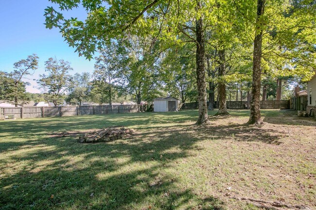 Building Photo - 12 Forest Dr