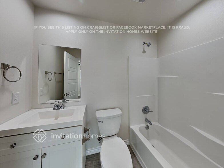 Building Photo - 318 Shady Bluff Dr