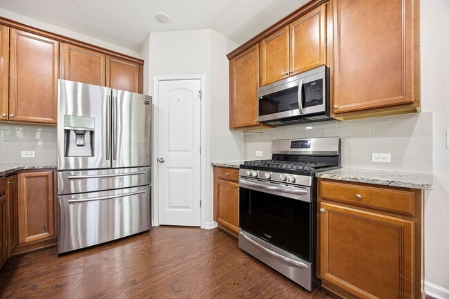 Building Photo - 7275 Heritage Oak Ct