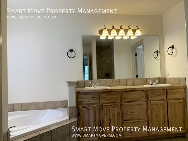 Building Photo - 570 Anton-