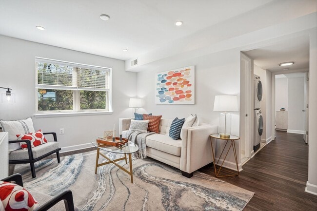 Building Photo - Lovely 3 BR/2 BA Condo in Barry Farm!