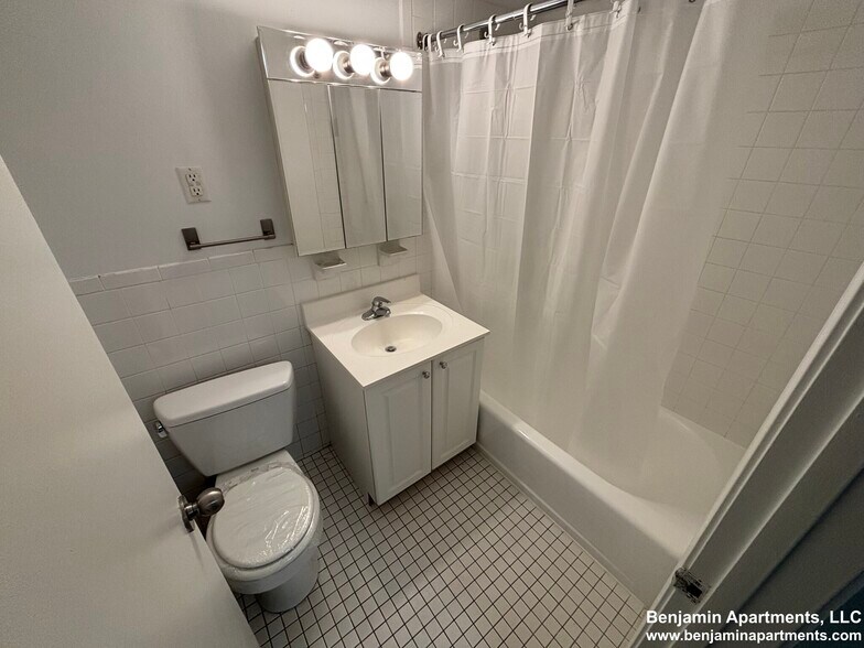 Building Photo - 1243 Beacon St