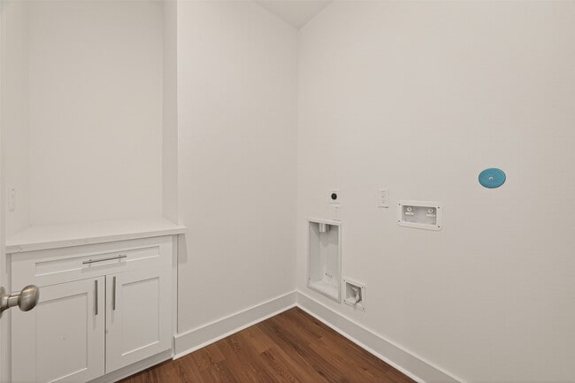 Building Photo - 1502 Hussion St