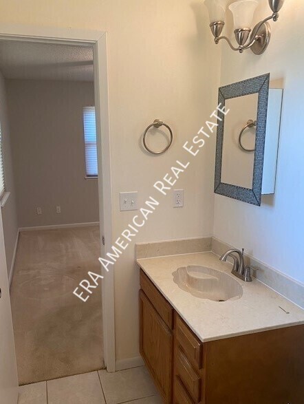 Building Photo - $500 off 1st full month of rent!