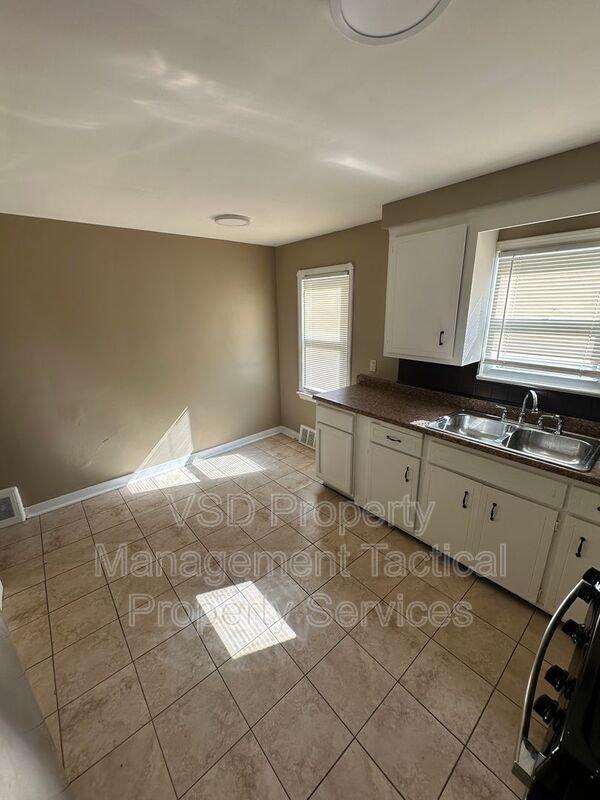 Building Photo - 4733 E 88th St