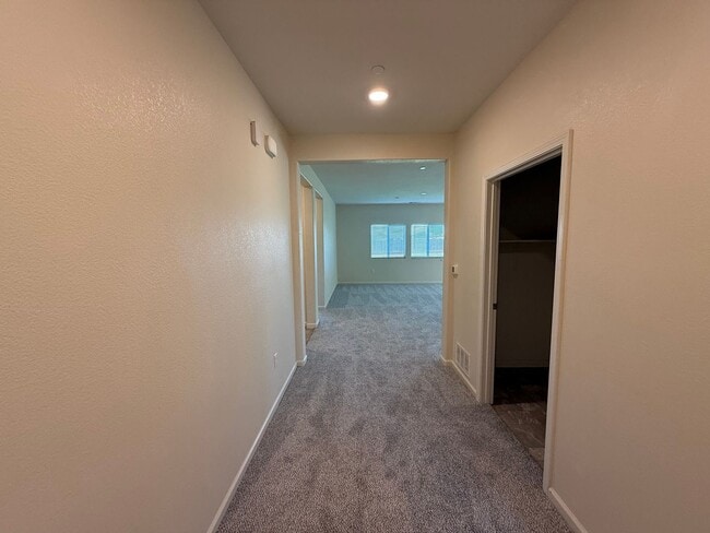 Building Photo - Single story home in with large backyard!