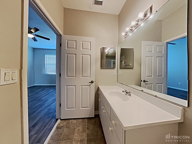 Building Photo - 6705 Cambridge Park Dr