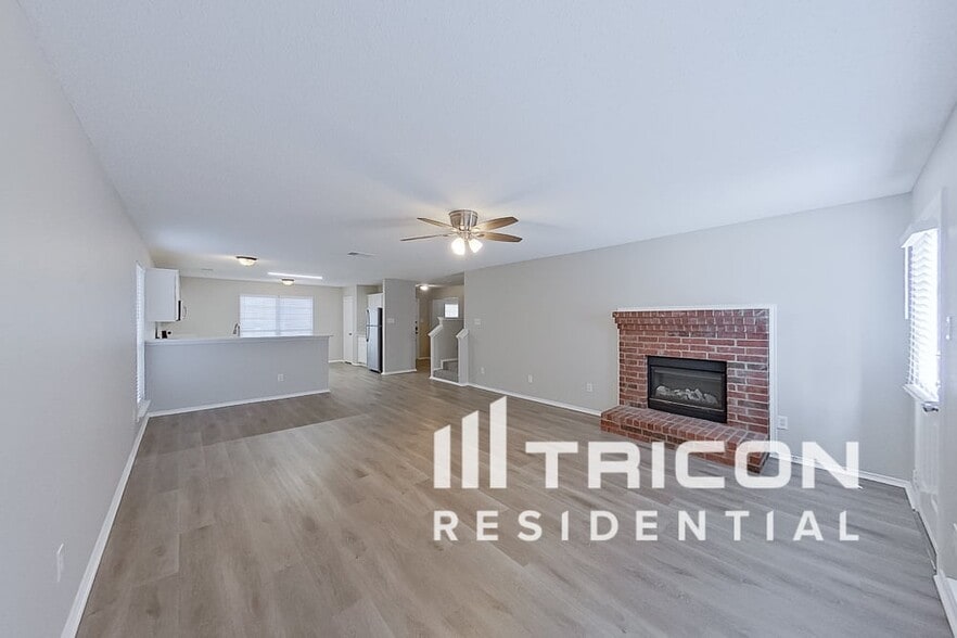 Building Photo - 608 Canyon Pl