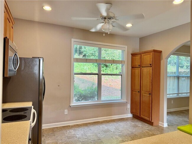 Building Photo - 484 Grayson Way