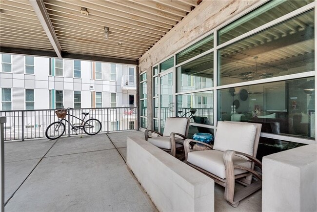 Building Photo - 890 Memorial Dr SE