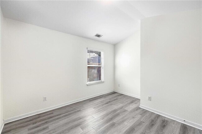 Building Photo - 4003 Labrador Way