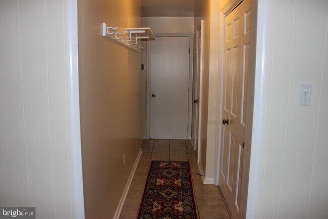 Building Photo - 6210 Cottonwood St