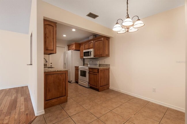 Building Photo - 1106 Golf Club Ct