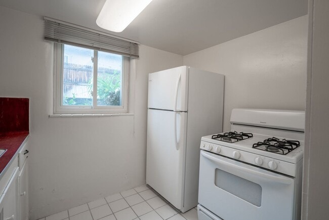 Building Photo - Spacious 1 bedroom home in the heart of Un...