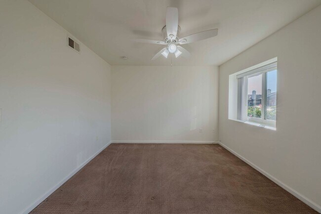 Building Photo - 16562 Sabot Ln