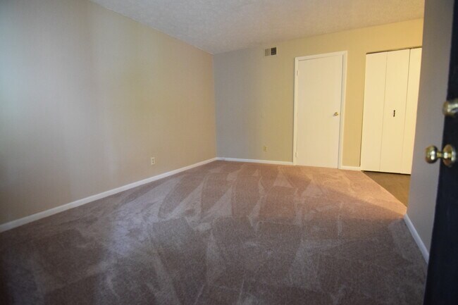 Building Photo - 1243 - 1251 Summit St