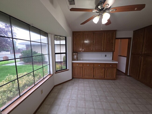 Primary Photo - Charming Single-Story Home in Lincoln - Av...