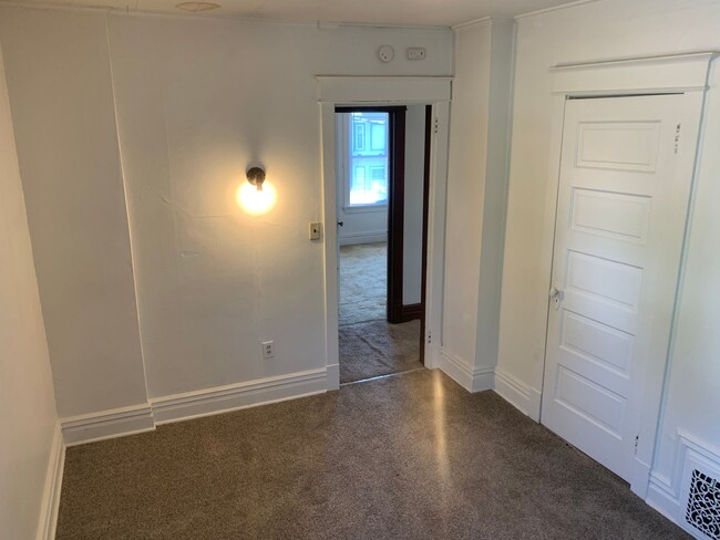 Building Photo - Duluth MN 4-Bedroom - 2-Bath - Single Fami...