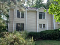 Building Photo - North Raleigh Townhome-Large Bedrooms -1.5...