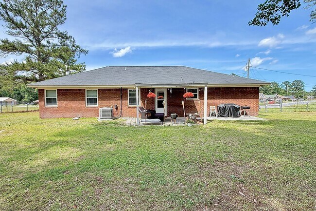 Building Photo - COMING JUNE 2026! (Pet Friendly)