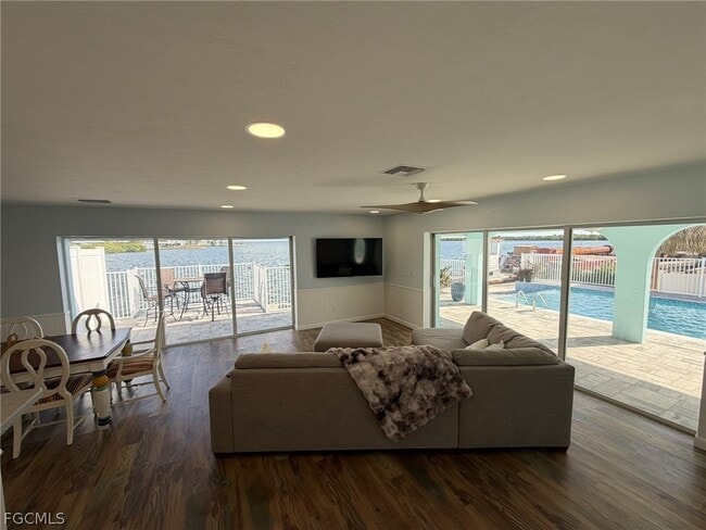 Building Photo - 4743 Pine Island Rd