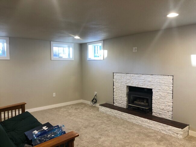 Building Photo - 3727 Dillon Ave