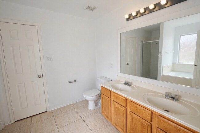 Building Photo - 14123 Fox Creek Park Dr