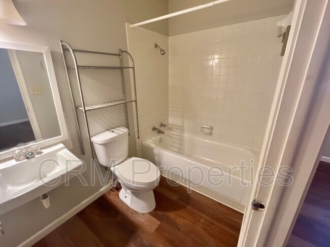 Building Photo - 1301 W 14th St