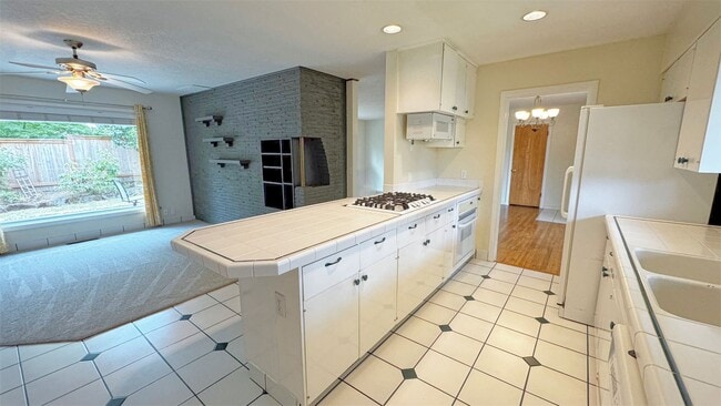 Building Photo - Comfortable 3 BD | 2 BA - Cedar Hills Neighborhood