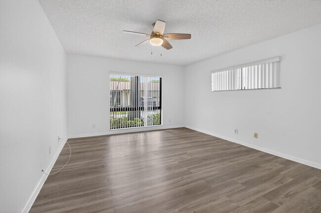 Building Photo - 4944 Equestrian Cir