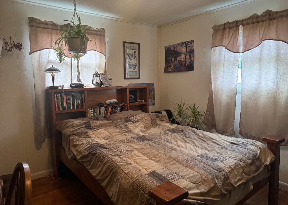 Building Photo - 722 S 2nd St